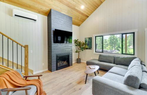 Modern Lakeside Cabin with Mountain Views and Hot Tub! - Foto 1