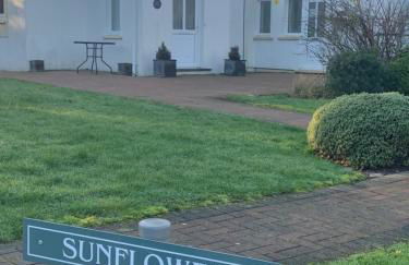 Sunflower Apartment, Family accommodation Near Tenby in Pembrokeshire - Photo 16
