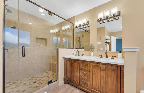 3BR Reno Retreat · Swim Spa & Spring Sunshine - Foto 8