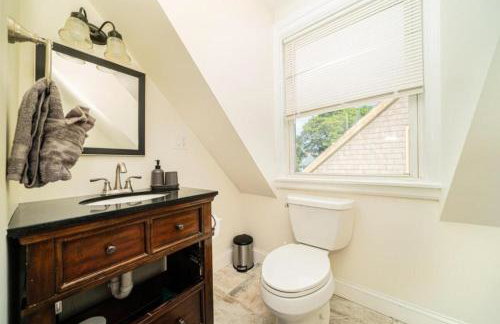 988 - 2 4BR Boston Cozy Getaway near Geneva Cliffs - Foto 11