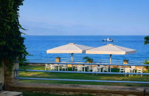 Alexandros Beachfront Apartments near Petalidi with Private Sunbeds & Sea View - Foto 3