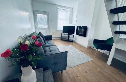 Holly Terrace - 2 Bedrooms - Sleeps 3 - Photo 3