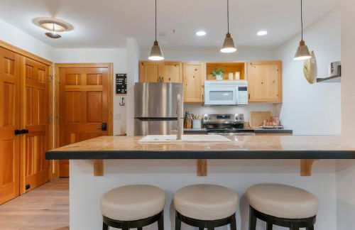 Basecamp Stays: Upscale Getaway Shuttle Hot Tubs - Foto 13