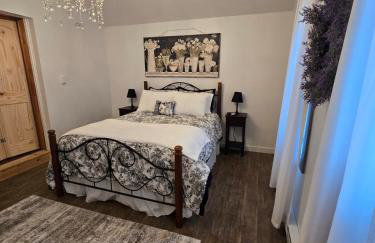 Charming Country Cabin- Cozy, Scenic View, HOT TUB, near CMAC - Foto 18