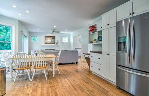 Marion Home with Private Deck Less Than 1 Mi From Beach - Foto 11