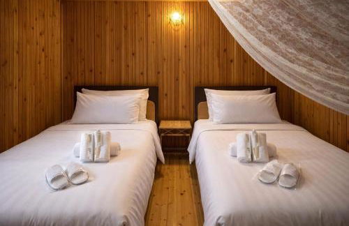 Traditional Wooden Apartment - Photo 15