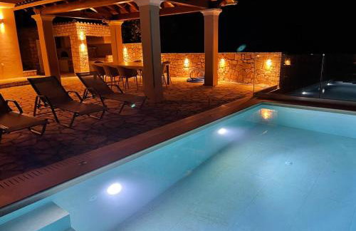 Villa Ozias a modern,spacious, swimmig pool villa. - Foto 38