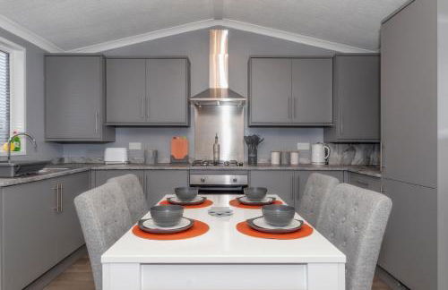 York Family Luxury Cabin with hot tub - Photo 22