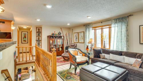 Charming Savage Home with Yard 18 Mi to Minneapolis - Foto 1