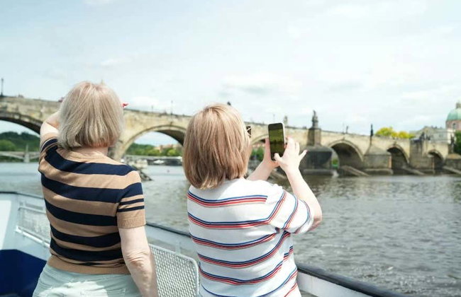 Paseo en barco por Praga - Foto 3