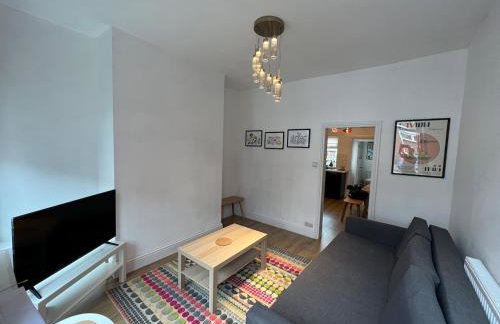 Altrincham House - 2BR - Sleeps 6 - WiFi - Parking - Foto 28