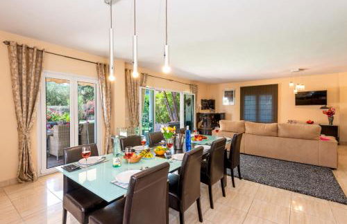 Villa Paraisos Sol by Villa Plus - Photo 6