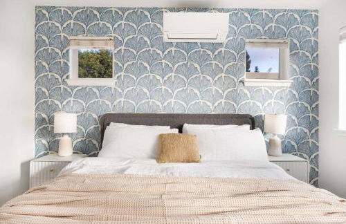 Rare 2BR Modern Urban Escape Free Parking - Foto 22