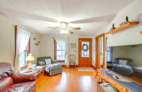 Charming Long Lake Home with Dock on 2 Acres! - Foto 1