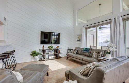 Gorgeous Lakefront Townhome with Pool Access and Views - Photo 5