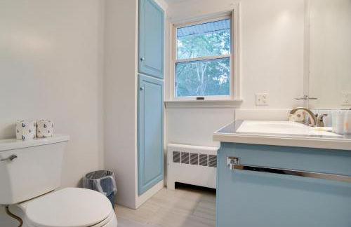 Deck and Grill, Walk to Beaches! Falmouth Retreat - Foto 16