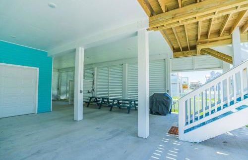 Stunning beach house just a short walk to beach - Foto 47