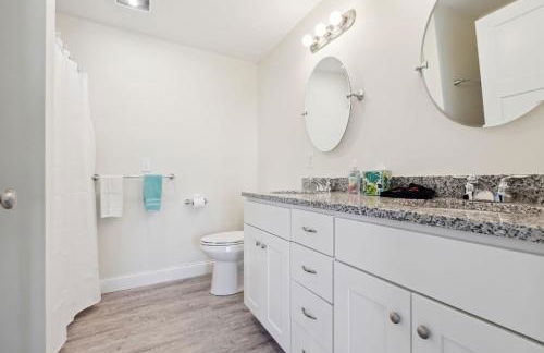 Ashworth Escape Balcony Steps to Beach AC - Foto 17