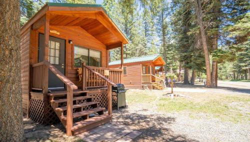 The Blue Fox Cabin #8 at Blue Spruce RV Park & Cabins - Foto 1