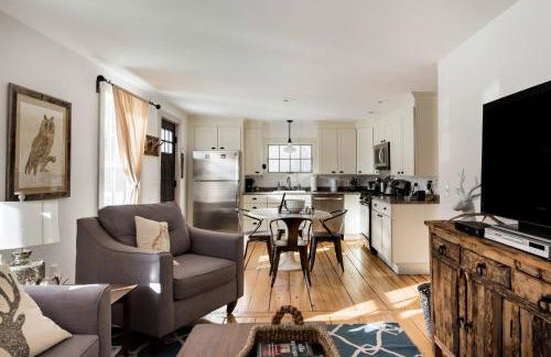 Go Skiing or Hiking from an Enchanting, Light-Filled Home - Foto 3