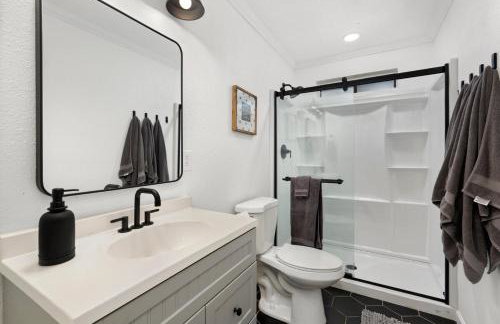 Modern Lakeside Family Fun Cabin - Foto 17