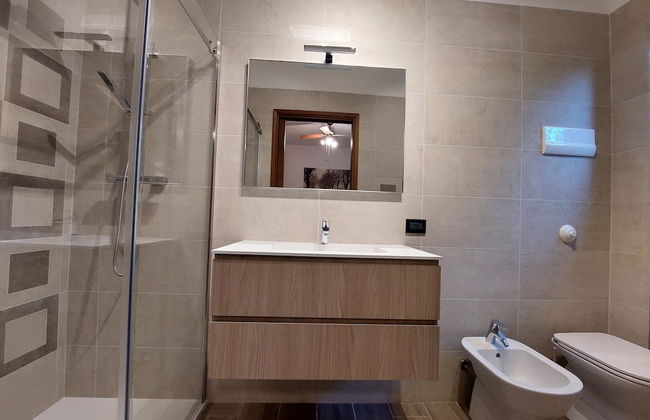 Lovely Flat With Shared Pool and Amazing Lake View - Photo 8