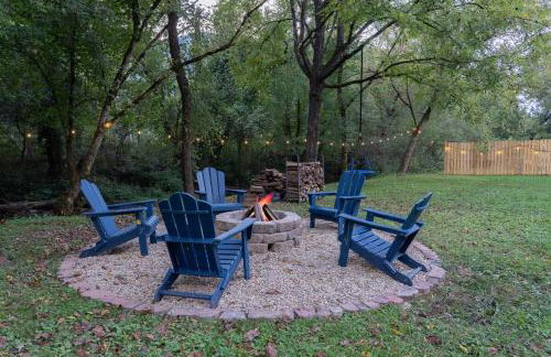 Wizard House + Hot Tub, Private Creek, Large Yard - Foto 33