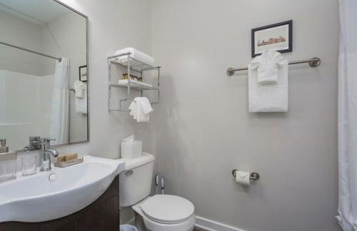 CozySuites TWO Stylish Music Row Condos with parking - Foto 19