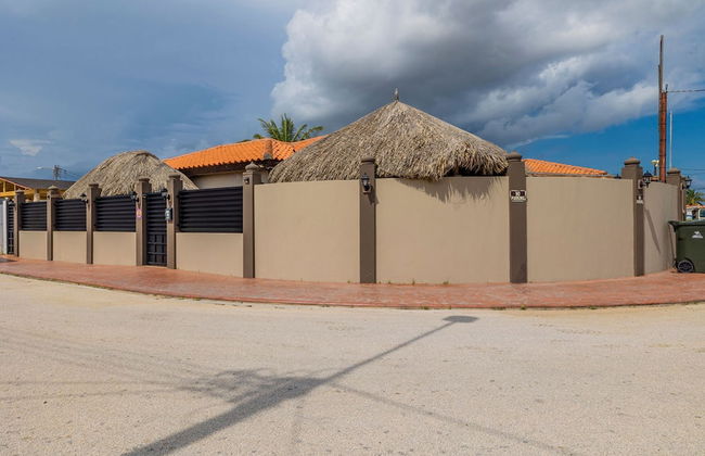 Urban 5BR Private Pool Getaway 10 Min- Bch - Foto 39