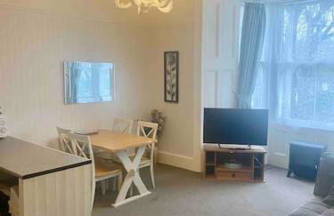 Bright 2 Bedroom Apartment near Seafront Central Penzance - Photo 2