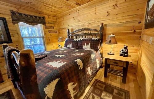 2 bed Cabin HOT TUB close to Helen #16 - Photo 1