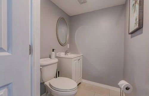 Spacious Backyard & Pool Retreat - 5 Mins to Beach - Foto 23