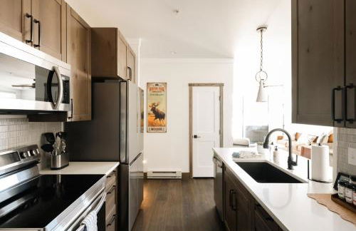 New Luxe Condo - Hot Tub - Minutes to WP! - Fraser - Foto 19