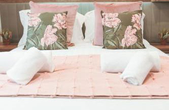 Harbour View at Avocet Crescent - Luxury Lodge with Hot Tub - Hayling Island - Mill Rythe Holiday Village - Photo 4