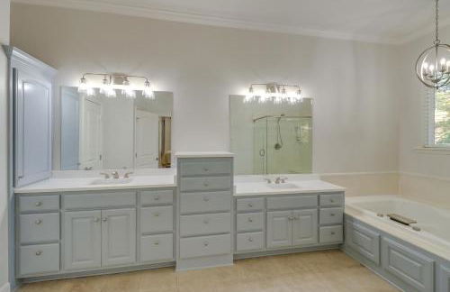 Luxury Lakefront Retreat with Deck and Patio! - Foto 15