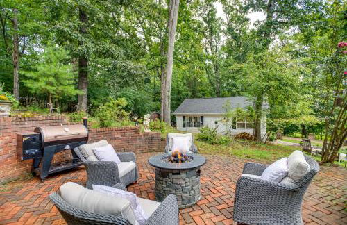 Idyllic Cave Spring Studio with Patio and Fire Pit! - Foto 2