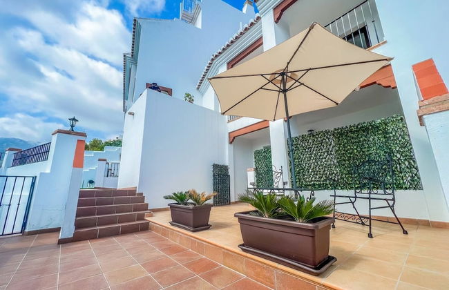 Modern Two Bedroom Apartment With Pool - Foto 24