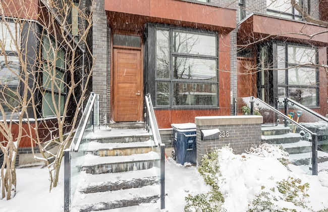 Luxury 4BR Townhouse in Downtown Toronto - Photo 62