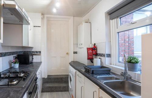 3 Bed-Free Parking-Close to City-by Holiday Homes - Foto 13