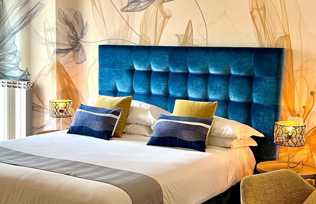 Bon Ton Design Rooms by DOT Suites - Photo 10