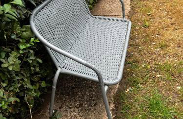 Quiet 2-Bed with Private Garden and Drive - Foto 9