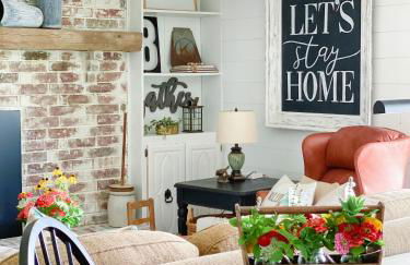 Historic Farmhouse -Modern Amenities -1800s Charm - Foto 3