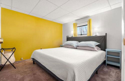 Nothing Fancy Older Apt Walk to Downtown King Bed - Foto 17