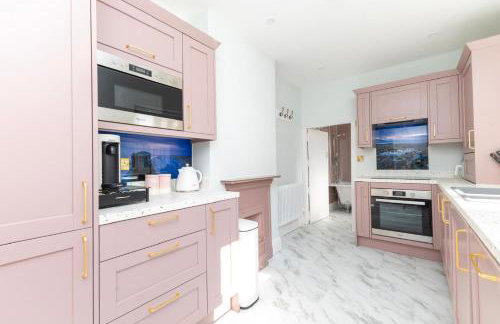 2 Seaside Bedroom home, Garden, 6 guests, Parking, Contractors-Families welcome - Photo 3