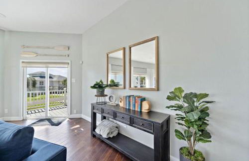 3-story beach house with incredible ocean views, steps to the beach - Photo 3