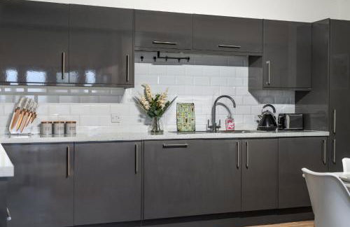 The Jockey Suite-Newmarket High Street-Two Double Bedroom Apartment - Foto 28