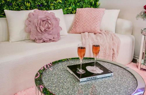 Luxury Pool View Spa Suite-Massage Chair-Steam Sauna-Welcome Champagne ! - Foto 29