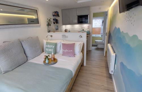 The Snug - Cosy Retreat for Two - Photo 13