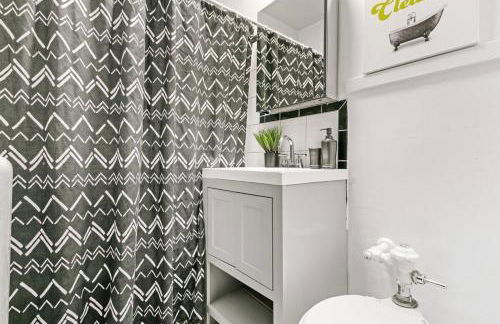 1BR Modern Lakeview Apt close to Dining - Oakdale 2S - Foto 13