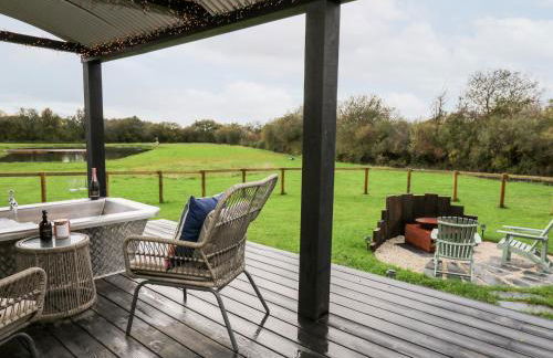 Dragonfly Shepherd's Hut - Photo 22